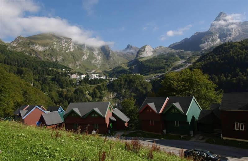 Iskoe Chalets-Hoetel, Col D'Aubisque Gourette Exterior photo